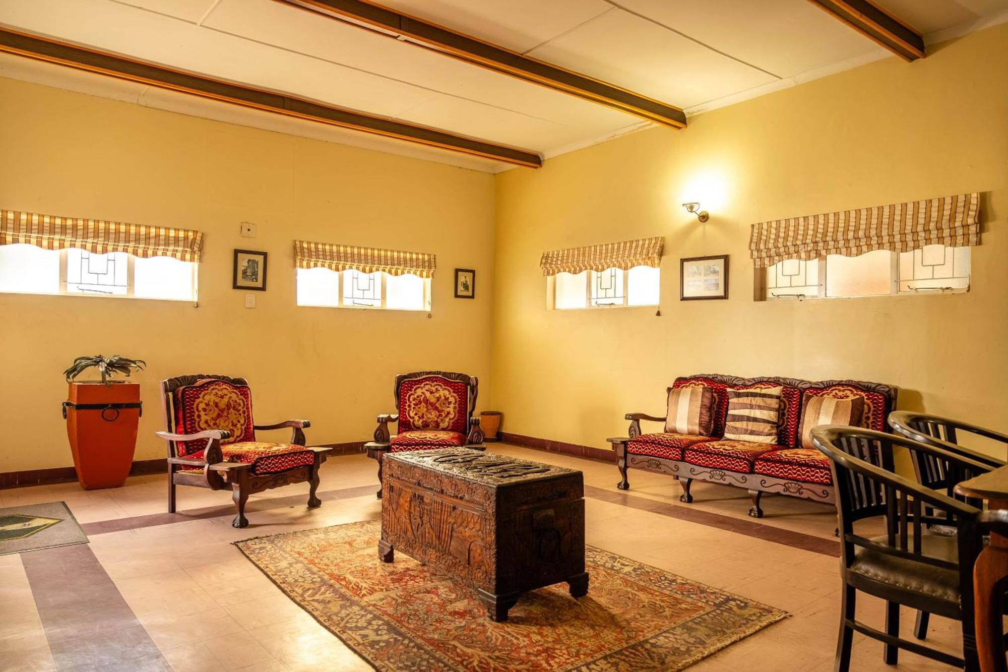 Karoo Country Inn Middelburg  Екстер'єр фото