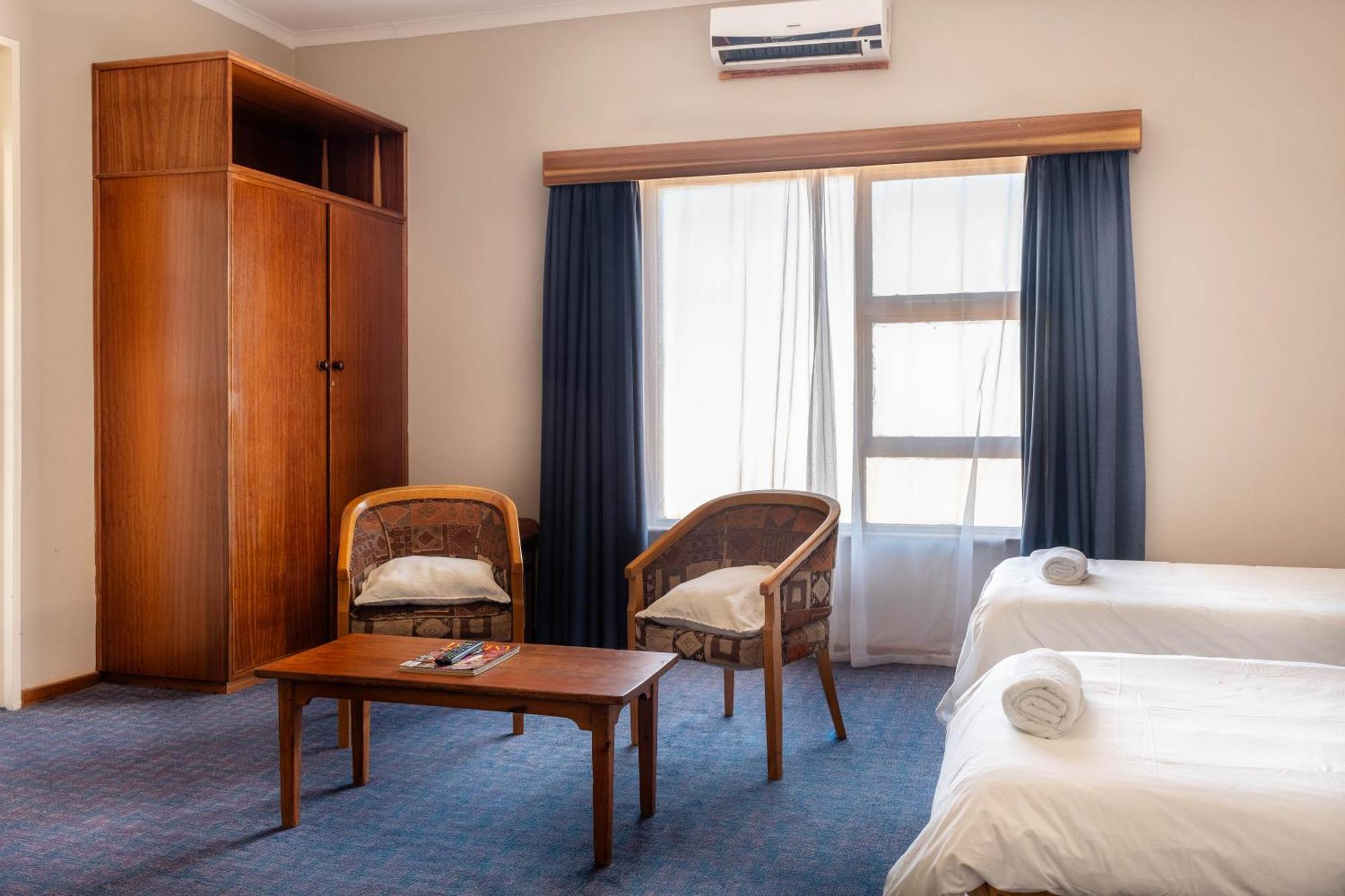 Karoo Country Inn Middelburg  Екстер'єр фото