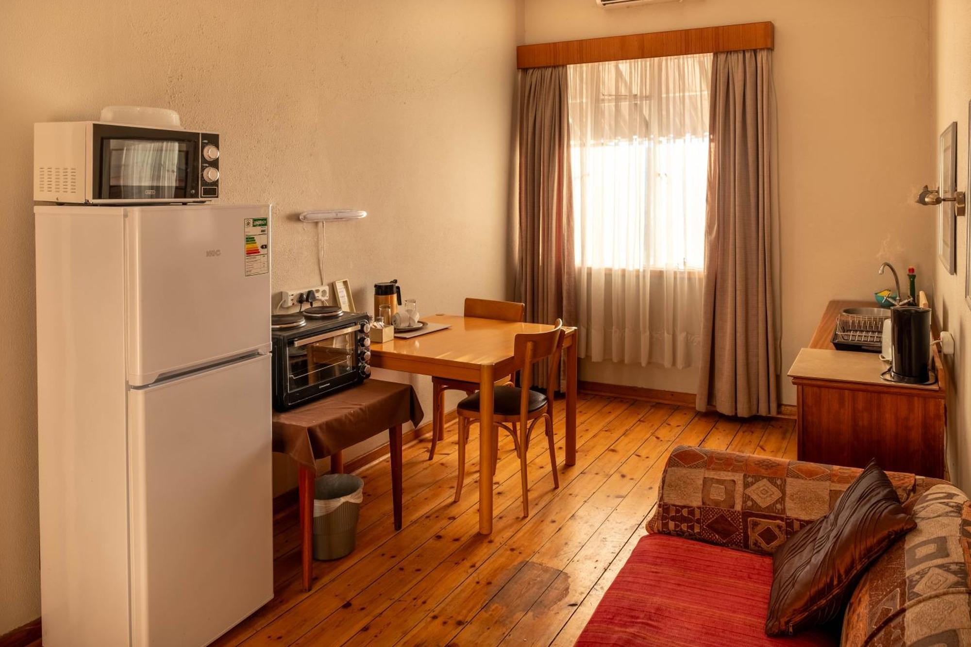 Karoo Country Inn Middelburg  Екстер'єр фото