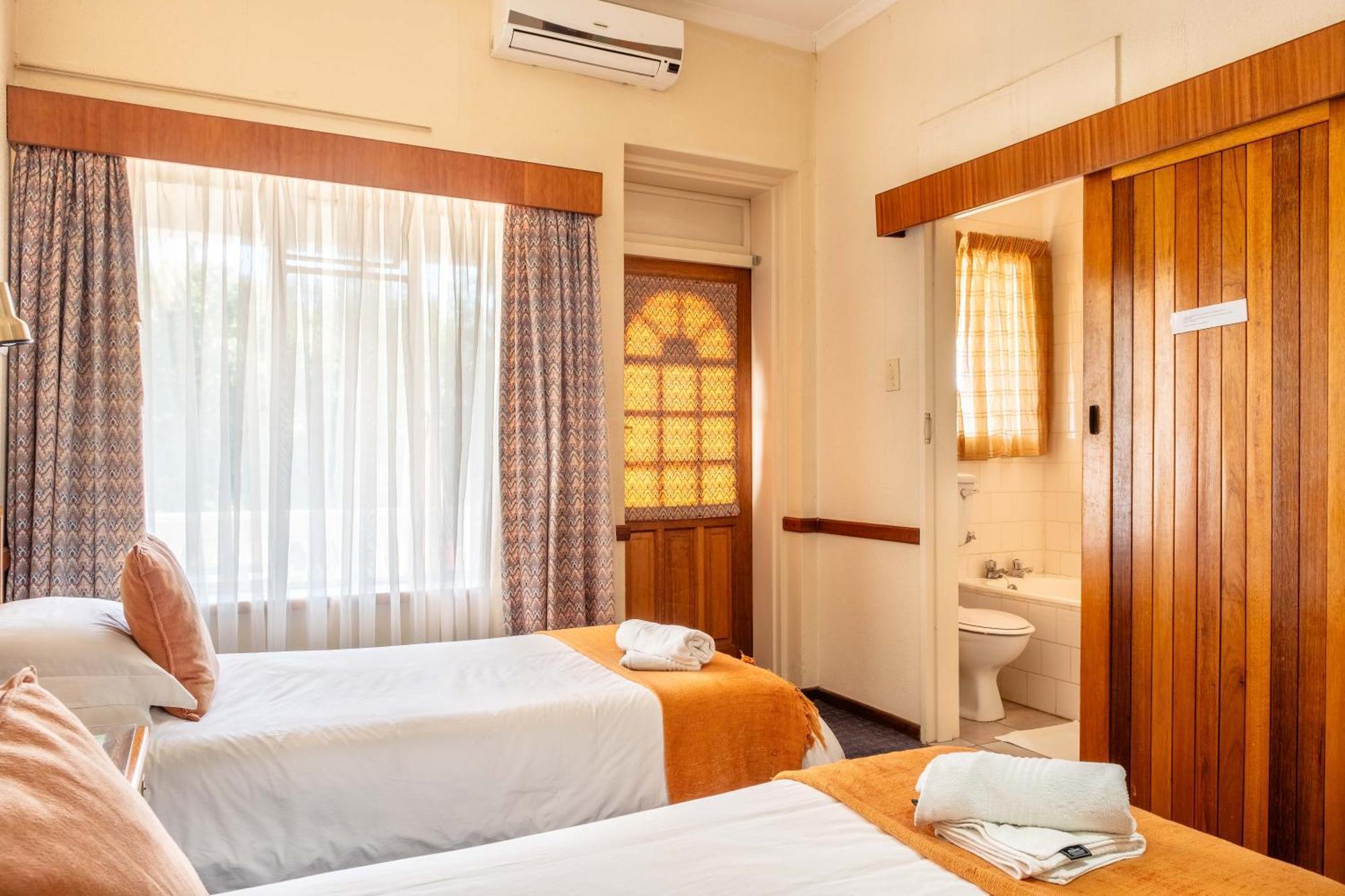 Karoo Country Inn Middelburg  Екстер'єр фото