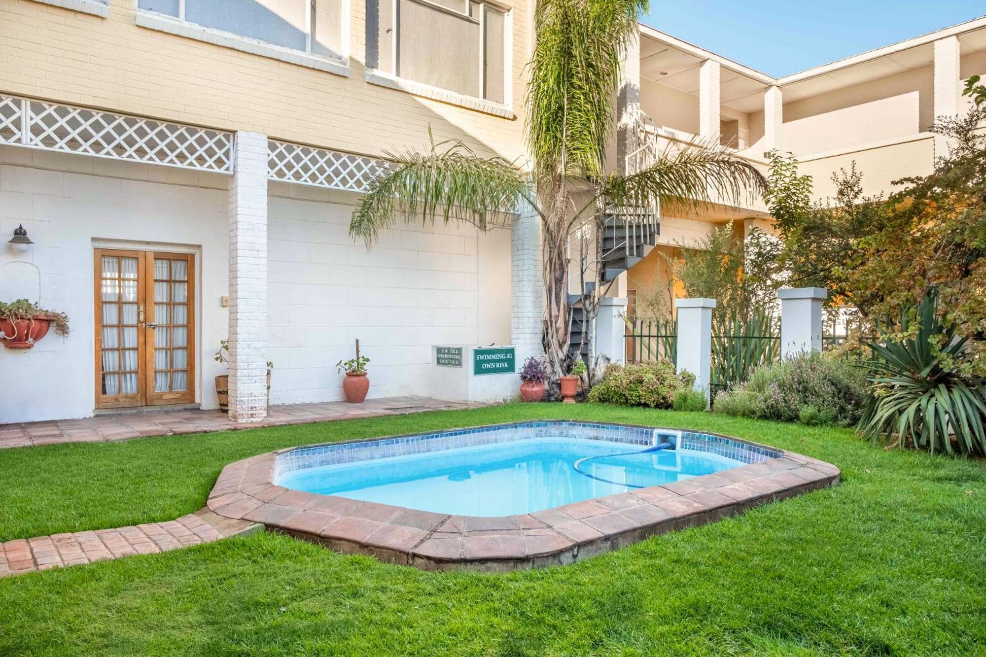 Karoo Country Inn Middelburg  Екстер'єр фото