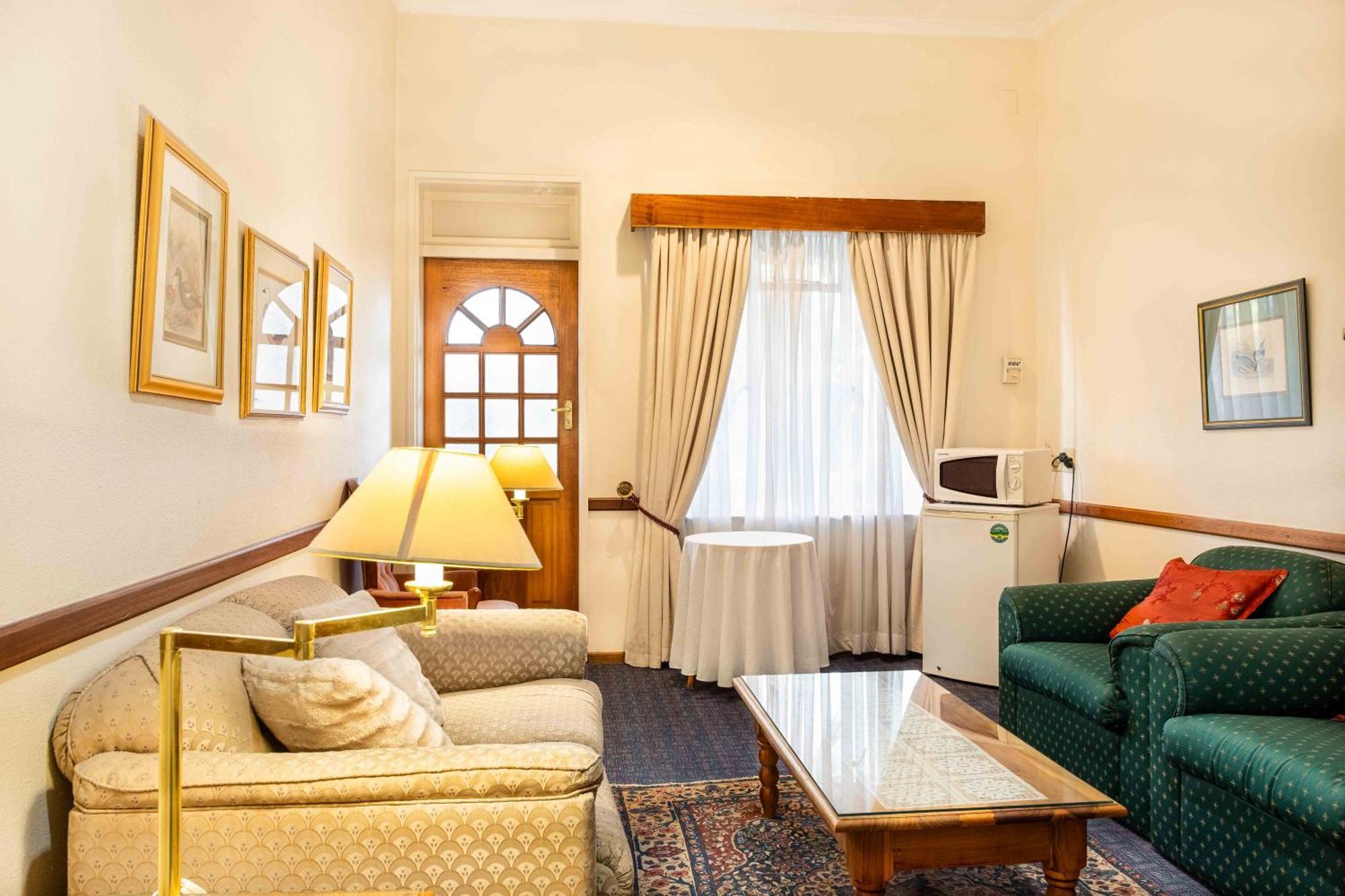 Karoo Country Inn Middelburg  Екстер'єр фото